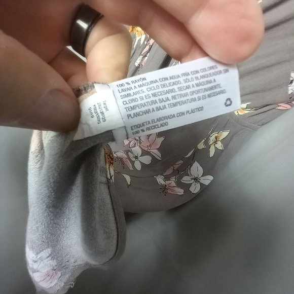 Xhiliration Spring Ruffle Gray Floral V Neck‎ Short Sleeve SZ L Women's Dress - Picture 7 of 9